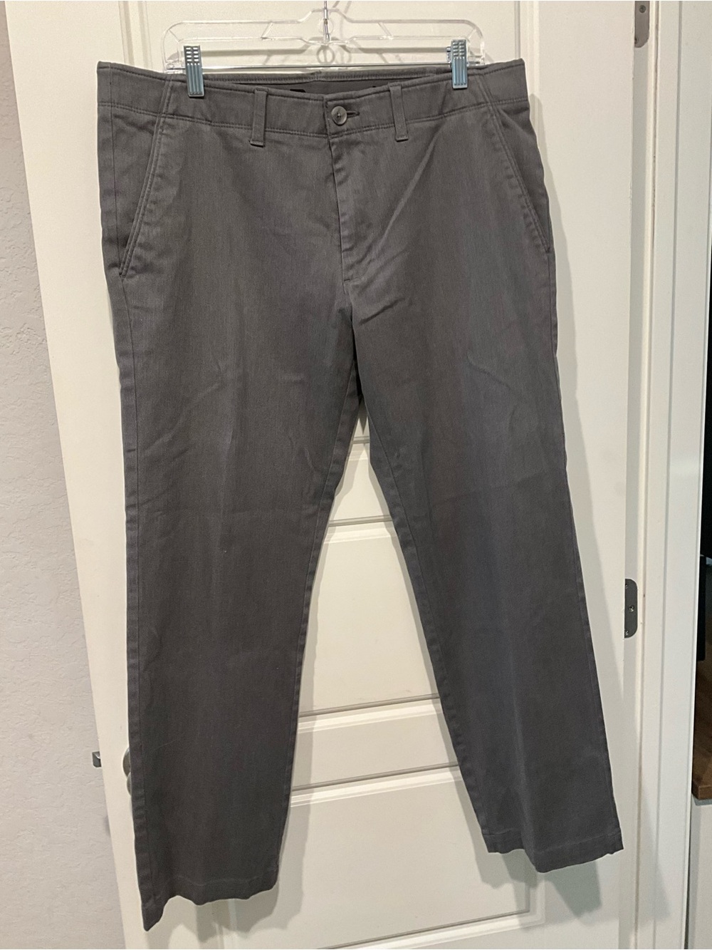 Haggar in Motion Men's Gray Straight-Leg Chinos